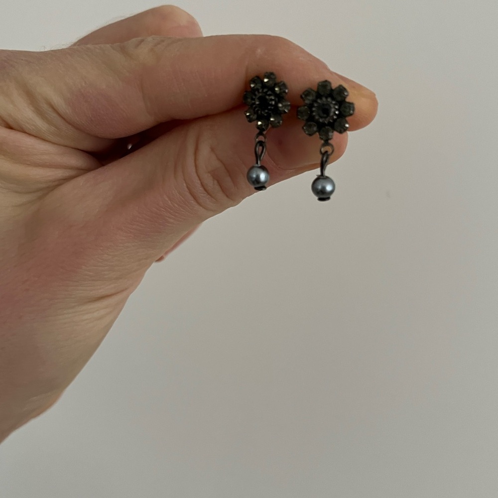 Vintage Flower Hanging Earrings - Picture 4 of 5